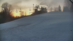 Skiareál Karolinka - Otočná kamera na sjezdovce - 25.12.2025 v 07:50 Skiareál Karolinka - Otočná kamera na sjezdovce - 25.12.2025 v 07:50