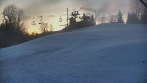 Skiareál Karolinka - Otočná kamera na sjezdovce - 25.12.2025 v 08:10 Skiareál Karolinka - Otočná kamera na sjezdovce - 25.12.2025 v 08:10