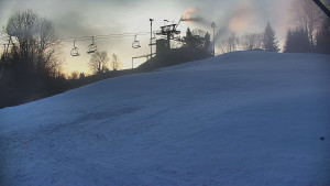 Skiareál Karolinka - Otočná kamera na sjezdovce - 25.12.2025 v 08:15 Skiareál Karolinka - Otočná kamera na sjezdovce - 25.12.2025 v 08:15