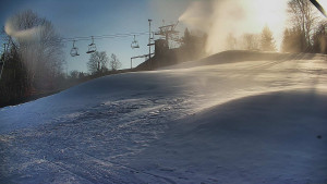 Skiareál Karolinka - Otočná kamera na sjezdovce - 25.12.2025 v 10:35 Skiareál Karolinka - Otočná kamera na sjezdovce - 25.12.2025 v 10:35