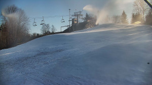 Skiareál Karolinka - Otočná kamera na sjezdovce - 25.12.2025 v 12:05 Skiareál Karolinka - Otočná kamera na sjezdovce - 25.12.2025 v 12:05