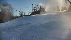 Skiareál Karolinka - Otočná kamera na sjezdovce - 25.12.2025 v 12:10 Skiareál Karolinka - Otočná kamera na sjezdovce - 25.12.2025 v 12:10