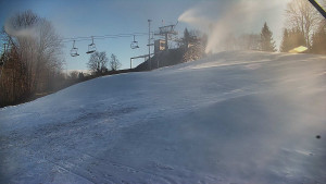 Skiareál Karolinka - Otočná kamera na sjezdovce - 25.12.2025 v 12:15 Skiareál Karolinka - Otočná kamera na sjezdovce - 25.12.2025 v 12:15