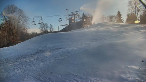 Skiareál Karolinka - Otočná kamera na sjezdovce - 25.12.2025 v 12:25 Skiareál Karolinka - Otočná kamera na sjezdovce - 25.12.2025 v 12:25