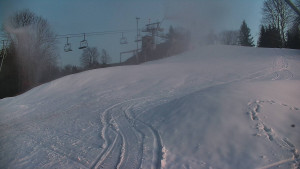 Skiareál Karolinka - Otočná kamera na sjezdovce - 25.12.2025 v 16:20 Skiareál Karolinka - Otočná kamera na sjezdovce - 25.12.2025 v 16:20