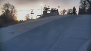 Skiareál Karolinka - Otočná kamera na sjezdovce - 12.1.2026 v 07:20 Skiareál Karolinka - Otočná kamera na sjezdovce - 12.1.2026 v 07:20