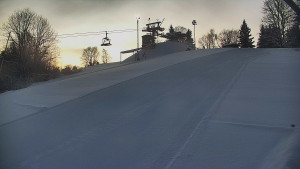 Skiareál Karolinka - Otočná kamera na sjezdovce - 12.1.2026 v 07:35 Skiareál Karolinka - Otočná kamera na sjezdovce - 12.1.2026 v 07:35