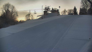 Skiareál Karolinka - Otočná kamera na sjezdovce - 12.1.2026 v 07:40 Skiareál Karolinka - Otočná kamera na sjezdovce - 12.1.2026 v 07:40