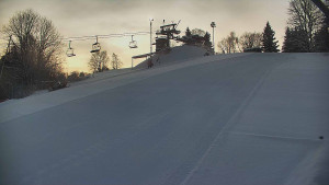 Skiareál Karolinka - Otočná kamera na sjezdovce - 12.1.2026 v 07:45 Skiareál Karolinka - Otočná kamera na sjezdovce - 12.1.2026 v 07:45