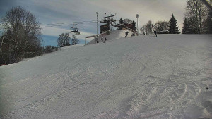 Skiareál Karolinka - Otočná kamera na sjezdovce - 12.1.2026 v 13:25 Skiareál Karolinka - Otočná kamera na sjezdovce - 12.1.2026 v 13:25