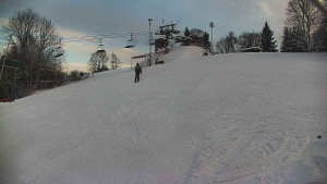 Skiareál Karolinka - Otočná kamera na sjezdovce - 12.1.2026 v 15:35 Skiareál Karolinka - Otočná kamera na sjezdovce - 12.1.2026 v 15:35