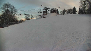 Skiareál Karolinka - Otočná kamera na sjezdovce - 12.1.2026 v 15:45 Skiareál Karolinka - Otočná kamera na sjezdovce - 12.1.2026 v 15:45