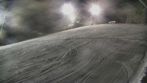 Skiareál Karolinka - Otočná kamera na sjezdovce - 12.1.2026 v 18:20 Skiareál Karolinka - Otočná kamera na sjezdovce - 12.1.2026 v 18:20