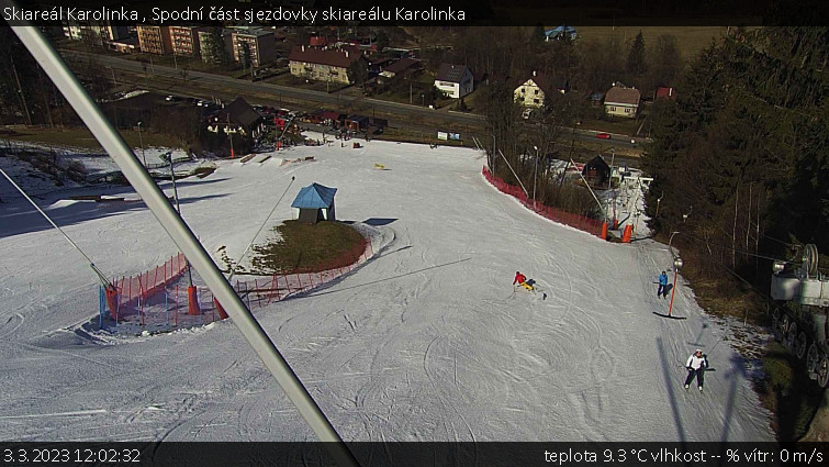 Skiareál Karolinka  - Spodní část sjezdovky skiareálu Karolinka - 3.3.2023 v 12:02