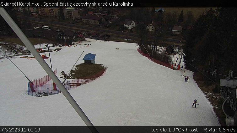 Skiareál Karolinka  - Spodní část sjezdovky skiareálu Karolinka - 7.3.2023 v 12:02