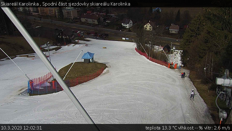 Skiareál Karolinka  - Spodní část sjezdovky skiareálu Karolinka - 10.3.2023 v 12:02