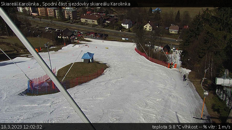 Skiareál Karolinka  - Spodní část sjezdovky skiareálu Karolinka - 18.3.2023 v 12:02