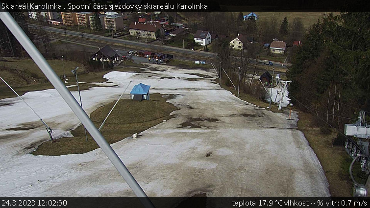 Skiareál Karolinka  - Spodní část sjezdovky skiareálu Karolinka - 24.3.2023 v 12:02