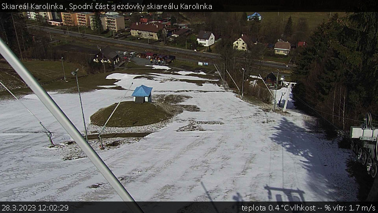 Skiareál Karolinka  - Spodní část sjezdovky skiareálu Karolinka - 28.3.2023 v 12:02