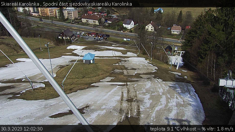 Skiareál Karolinka  - Spodní část sjezdovky skiareálu Karolinka - 30.3.2023 v 12:02