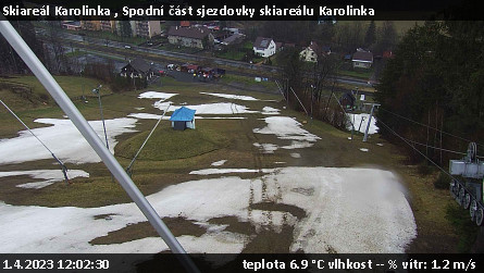 Skiareál Karolinka  - Spodní část sjezdovky skiareálu Karolinka - 1.4.2023 v 12:02