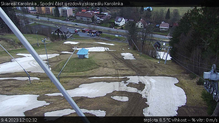 Skiareál Karolinka  - Spodní část sjezdovky skiareálu Karolinka - 9.4.2023 v 12:02