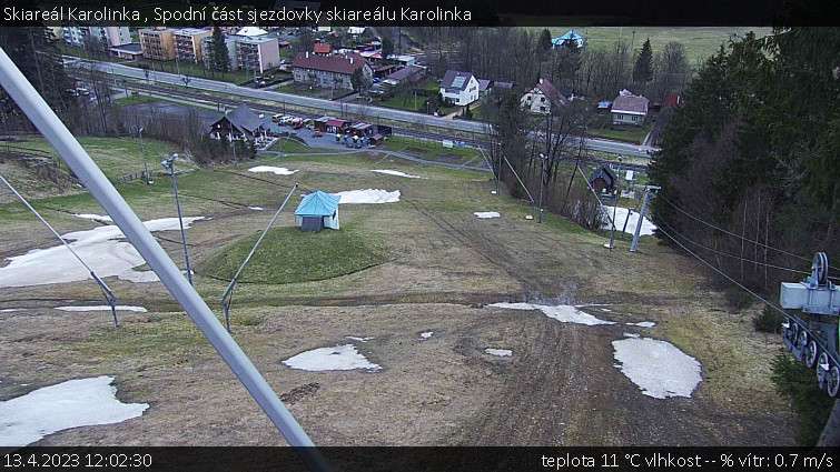 Skiareál Karolinka  - Spodní část sjezdovky skiareálu Karolinka - 13.4.2023 v 12:02