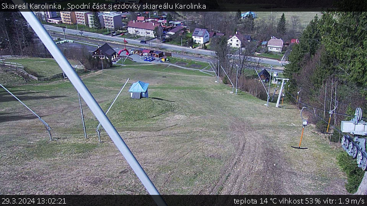 Skiareál Karolinka  - Spodní část sjezdovky skiareálu Karolinka - 29.3.2024 v 13:02