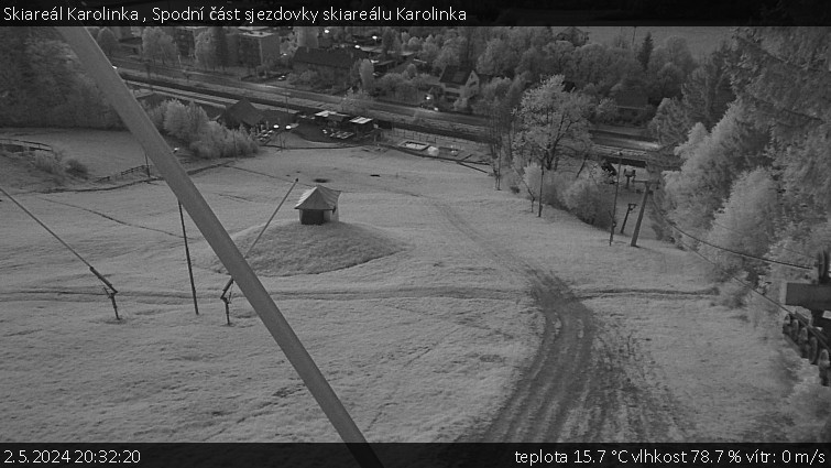 Skiareál Karolinka  - Spodní část sjezdovky skiareálu Karolinka - 2.5.2024 v 20:32