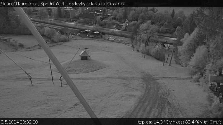 Skiareál Karolinka  - Spodní část sjezdovky skiareálu Karolinka - 3.5.2024 v 20:32
