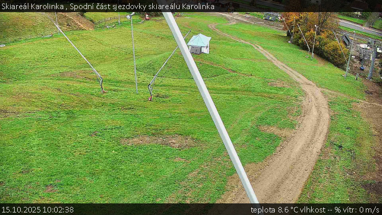 Skiareál Karolinka - Spodní část sjezdovky skiareálu Karolinka - 15.10.2025 v 10:02 Skiareál Karolinka - Spodní část sjezdovky skiareálu Karolinka - 15.10.2025 v 10:02