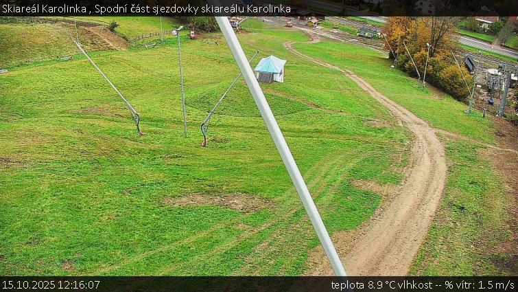 Skiareál Karolinka - Spodní část sjezdovky skiareálu Karolinka - 15.10.2025 v 12:16 Skiareál Karolinka - Spodní část sjezdovky skiareálu Karolinka - 15.10.2025 v 12:16