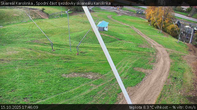 Skiareál Karolinka - Spodní část sjezdovky skiareálu Karolinka - 15.10.2025 v 17:46 Skiareál Karolinka - Spodní část sjezdovky skiareálu Karolinka - 15.10.2025 v 17:46