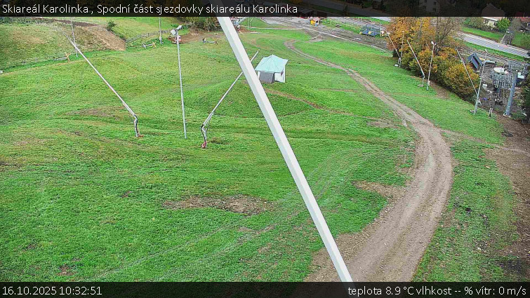 Skiareál Karolinka - Spodní část sjezdovky skiareálu Karolinka - 16.10.2025 v 10:32 Skiareál Karolinka - Spodní část sjezdovky skiareálu Karolinka - 16.10.2025 v 10:32
