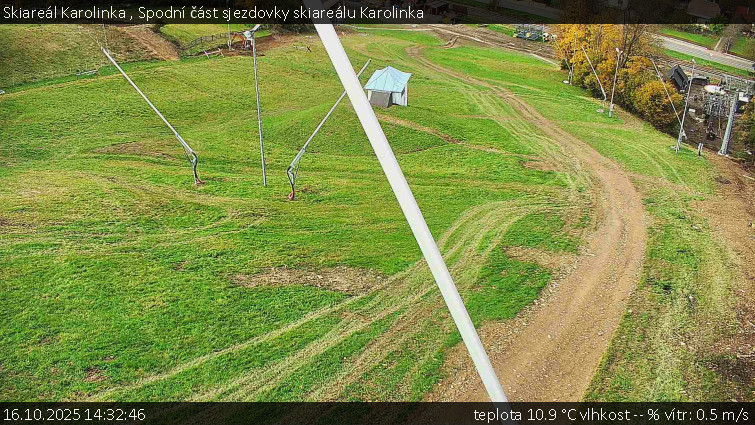 Skiareál Karolinka - Spodní část sjezdovky skiareálu Karolinka - 16.10.2025 v 14:32 Skiareál Karolinka - Spodní část sjezdovky skiareálu Karolinka - 16.10.2025 v 14:32