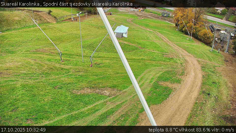 Skiareál Karolinka - Spodní část sjezdovky skiareálu Karolinka - 17.10.2025 v 10:32 Skiareál Karolinka - Spodní část sjezdovky skiareálu Karolinka - 17.10.2025 v 10:32