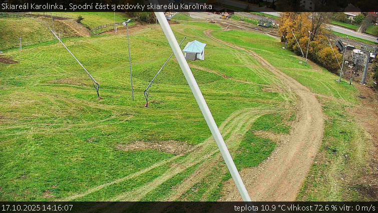 Skiareál Karolinka - Spodní část sjezdovky skiareálu Karolinka - 17.10.2025 v 14:16 Skiareál Karolinka - Spodní část sjezdovky skiareálu Karolinka - 17.10.2025 v 14:16