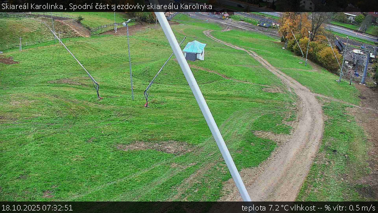 Skiareál Karolinka - Spodní část sjezdovky skiareálu Karolinka - 18.10.2025 v 07:32 Skiareál Karolinka - Spodní část sjezdovky skiareálu Karolinka - 18.10.2025 v 07:32