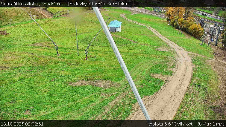 Skiareál Karolinka - Spodní část sjezdovky skiareálu Karolinka - 18.10.2025 v 09:02 Skiareál Karolinka - Spodní část sjezdovky skiareálu Karolinka - 18.10.2025 v 09:02