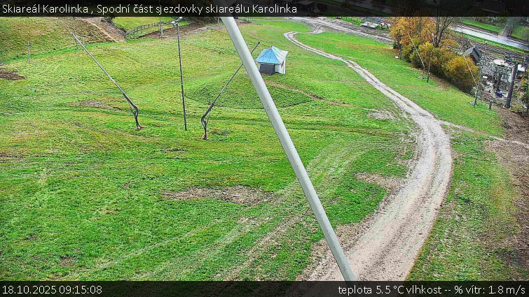 Skiareál Karolinka - Spodní část sjezdovky skiareálu Karolinka - 18.10.2025 v 09:15 Skiareál Karolinka - Spodní část sjezdovky skiareálu Karolinka - 18.10.2025 v 09:15