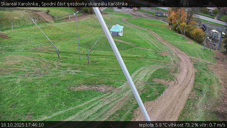Skiareál Karolinka - Spodní část sjezdovky skiareálu Karolinka - 18.10.2025 v 17:46 Skiareál Karolinka - Spodní část sjezdovky skiareálu Karolinka - 18.10.2025 v 17:46