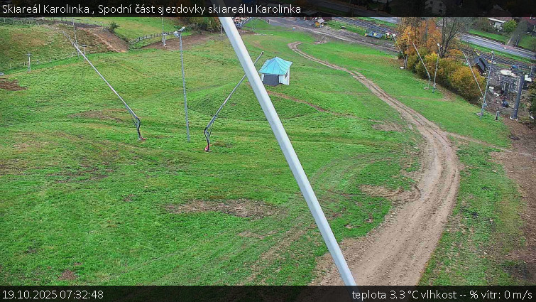Skiareál Karolinka - Spodní část sjezdovky skiareálu Karolinka - 19.10.2025 v 07:32 Skiareál Karolinka - Spodní část sjezdovky skiareálu Karolinka - 19.10.2025 v 07:32