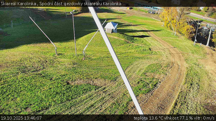 Skiareál Karolinka - Spodní část sjezdovky skiareálu Karolinka - 19.10.2025 v 13:46 Skiareál Karolinka - Spodní část sjezdovky skiareálu Karolinka - 19.10.2025 v 13:46