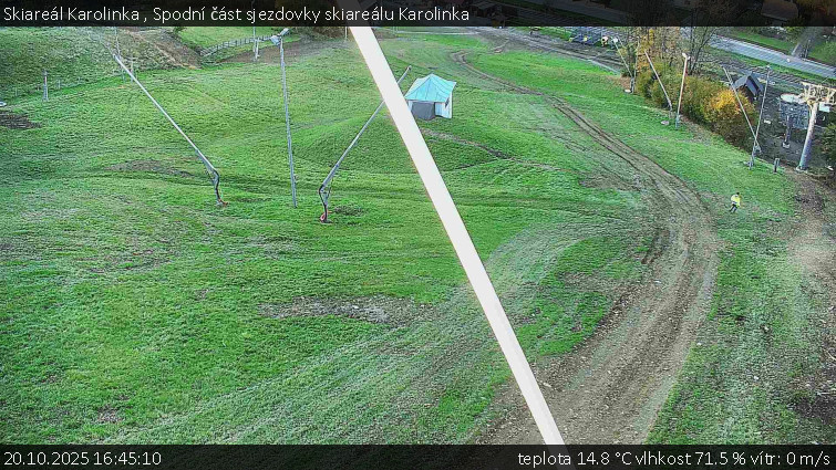 Skiareál Karolinka - Spodní část sjezdovky skiareálu Karolinka - 20.10.2025 v 16:45 Skiareál Karolinka - Spodní část sjezdovky skiareálu Karolinka - 20.10.2025 v 16:45