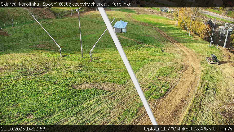 Skiareál Karolinka - Spodní část sjezdovky skiareálu Karolinka - 21.10.2025 v 14:32 Skiareál Karolinka - Spodní část sjezdovky skiareálu Karolinka - 21.10.2025 v 14:32