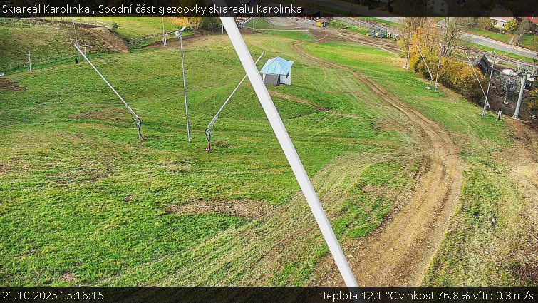 Skiareál Karolinka - Spodní část sjezdovky skiareálu Karolinka - 21.10.2025 v 15:16 Skiareál Karolinka - Spodní část sjezdovky skiareálu Karolinka - 21.10.2025 v 15:16