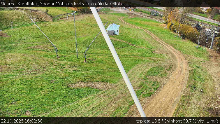 Skiareál Karolinka - Spodní část sjezdovky skiareálu Karolinka - 22.10.2025 v 16:02 Skiareál Karolinka - Spodní část sjezdovky skiareálu Karolinka - 22.10.2025 v 16:02