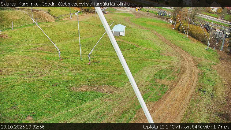 Skiareál Karolinka - Spodní část sjezdovky skiareálu Karolinka - 23.10.2025 v 10:32 Skiareál Karolinka - Spodní část sjezdovky skiareálu Karolinka - 23.10.2025 v 10:32