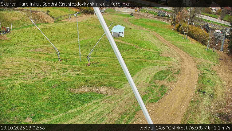 Skiareál Karolinka - Spodní část sjezdovky skiareálu Karolinka - 23.10.2025 v 13:02 Skiareál Karolinka - Spodní část sjezdovky skiareálu Karolinka - 23.10.2025 v 13:02