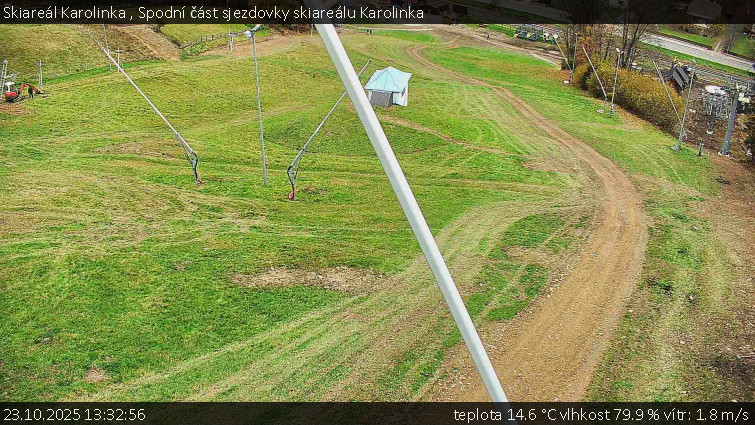 Skiareál Karolinka - Spodní část sjezdovky skiareálu Karolinka - 23.10.2025 v 13:32 Skiareál Karolinka - Spodní část sjezdovky skiareálu Karolinka - 23.10.2025 v 13:32